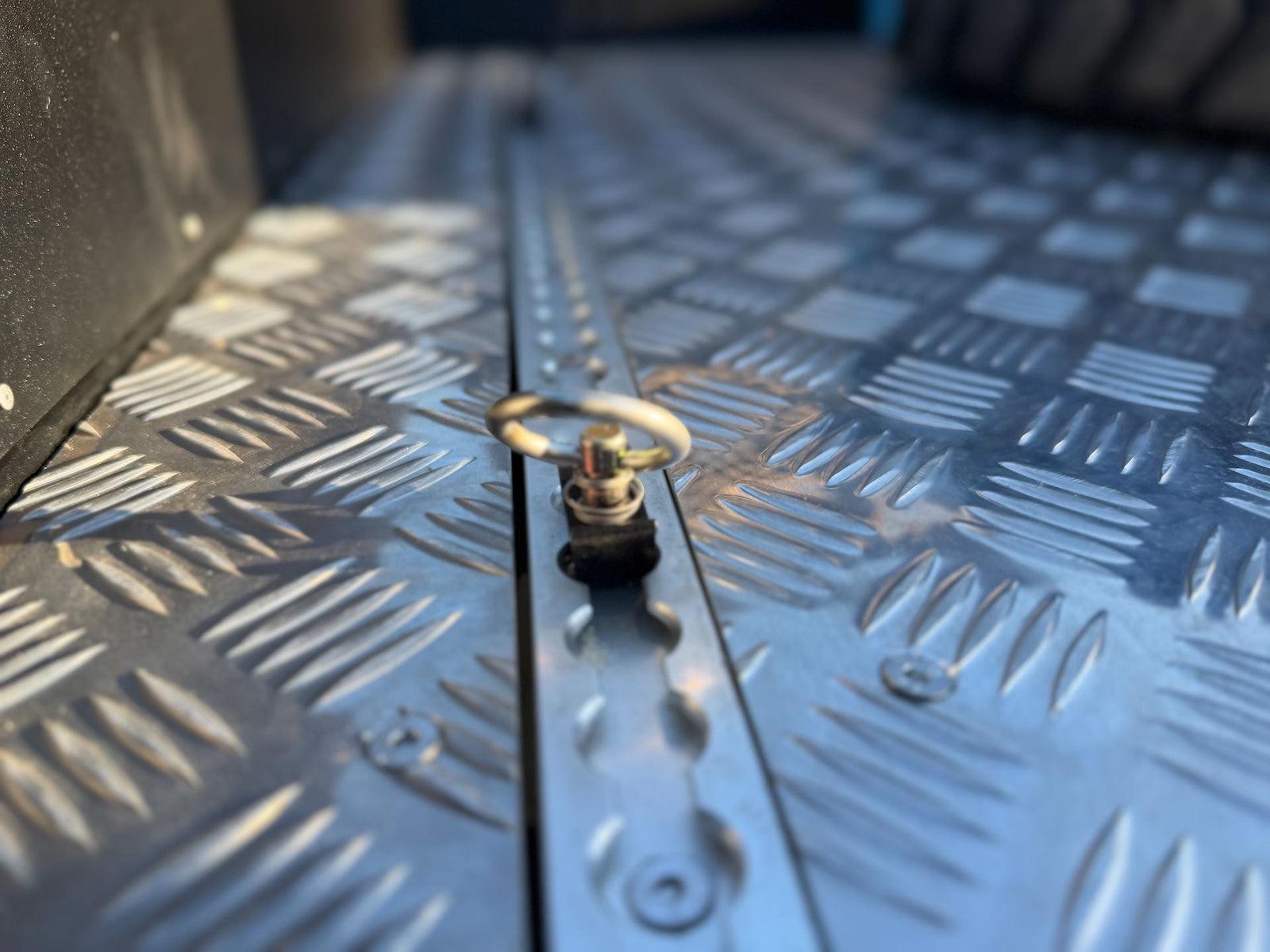 1850 Dual Cab Tray 79 Series - photo 19