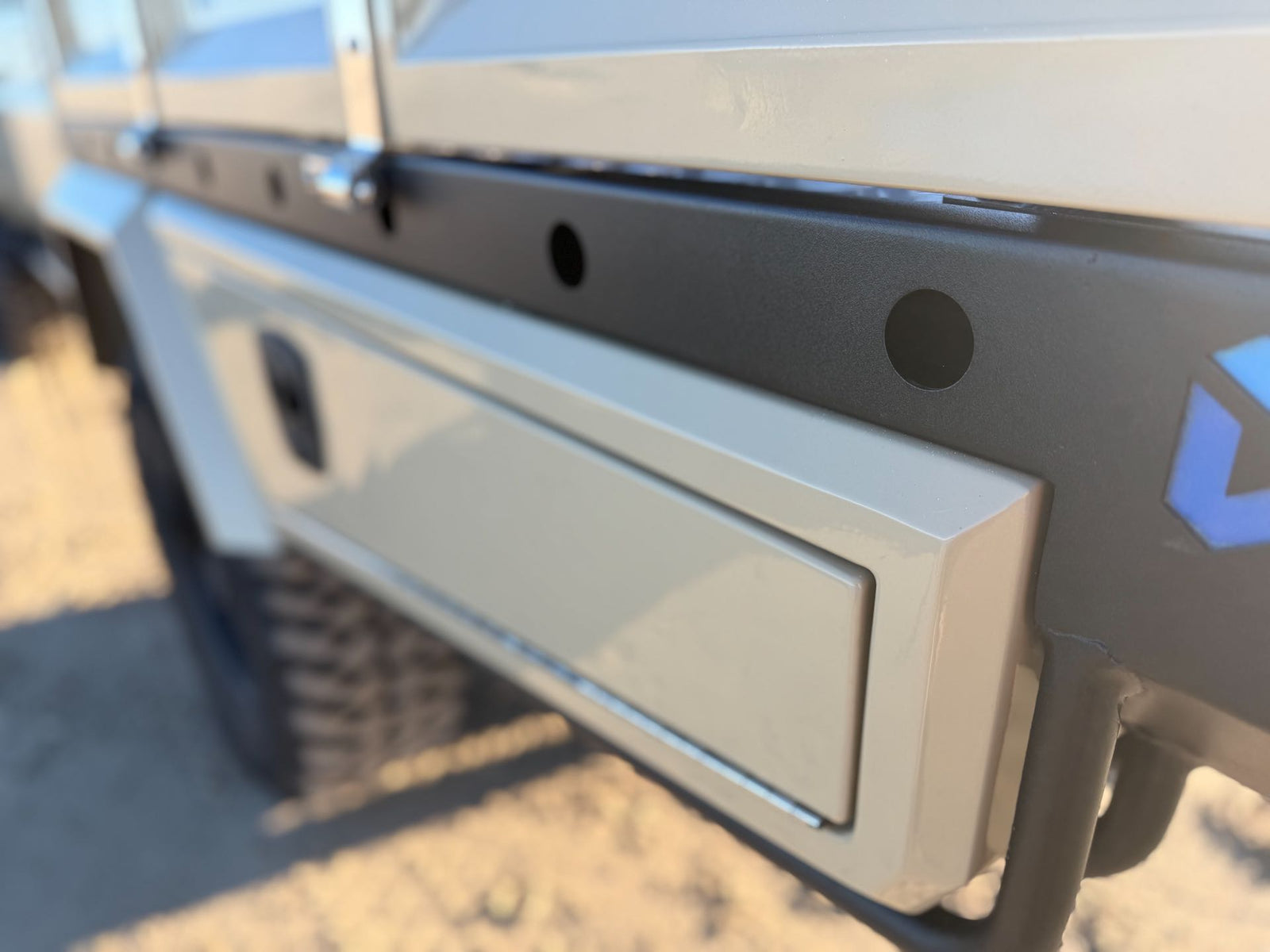 1850 Dual Cab Tray 79 Series - photo 34