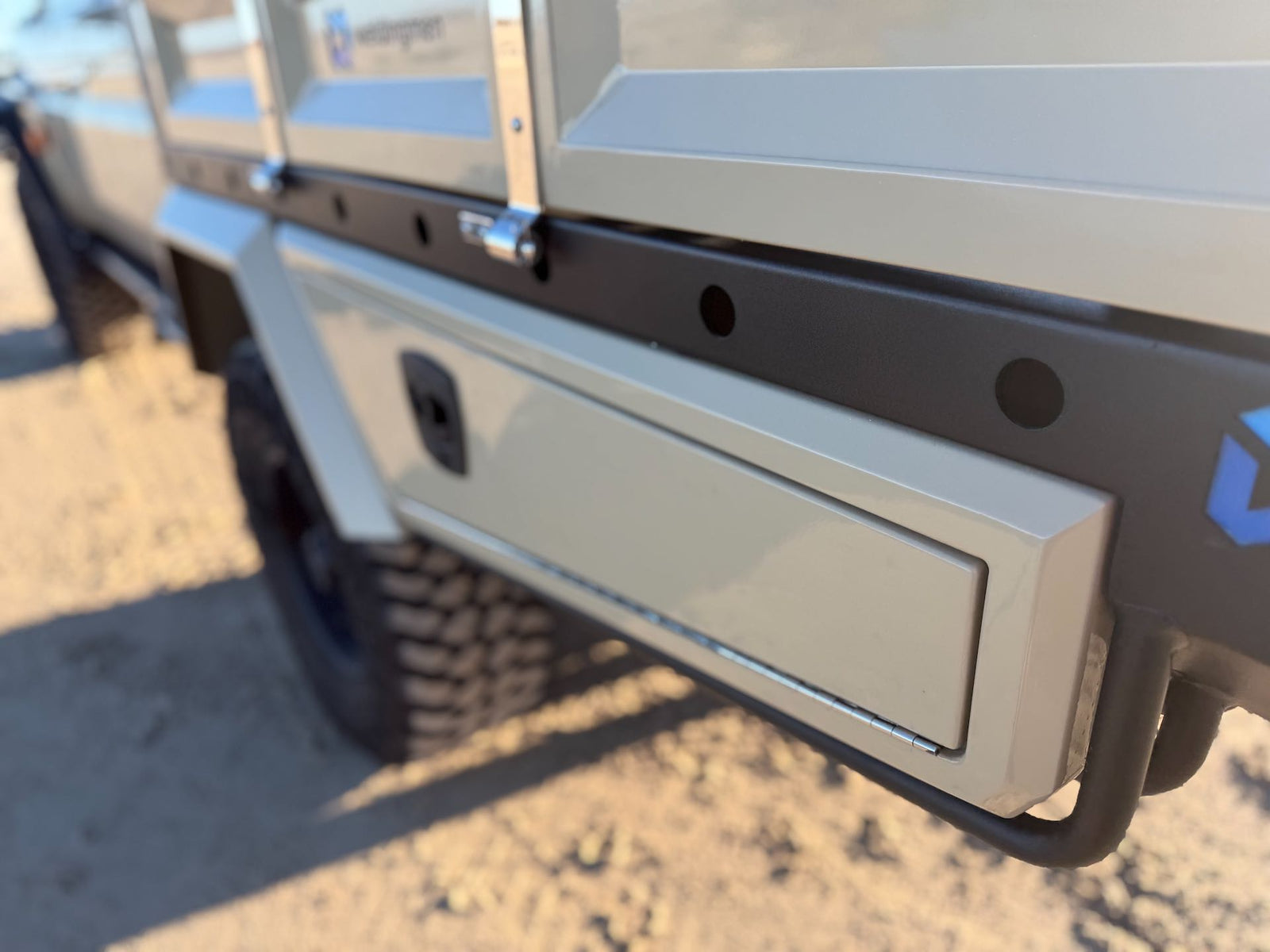 1850 Dual Cab Tray 79 Series - photo 36
