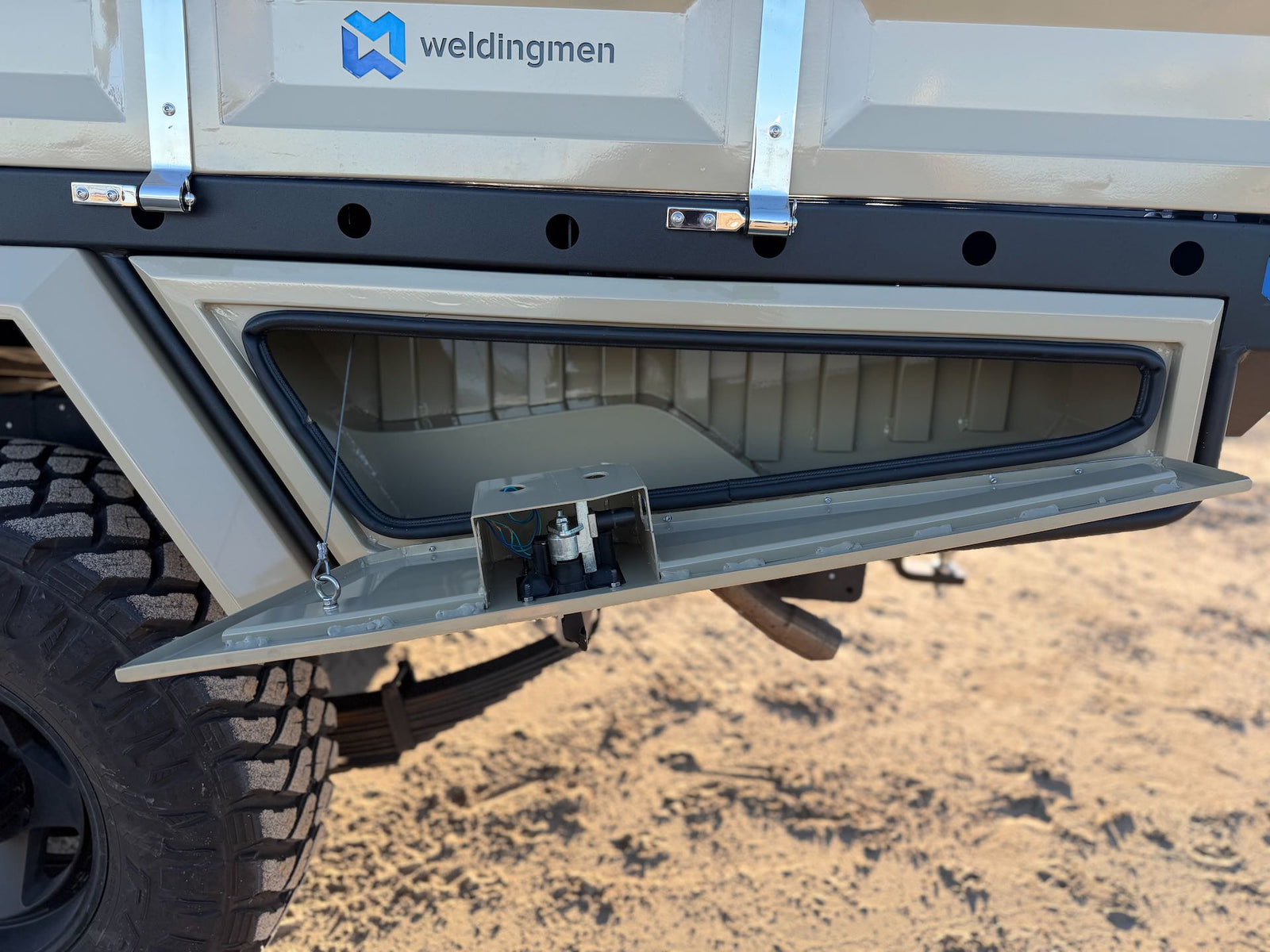 1850 Dual Cab Tray 79 Series - photo 38