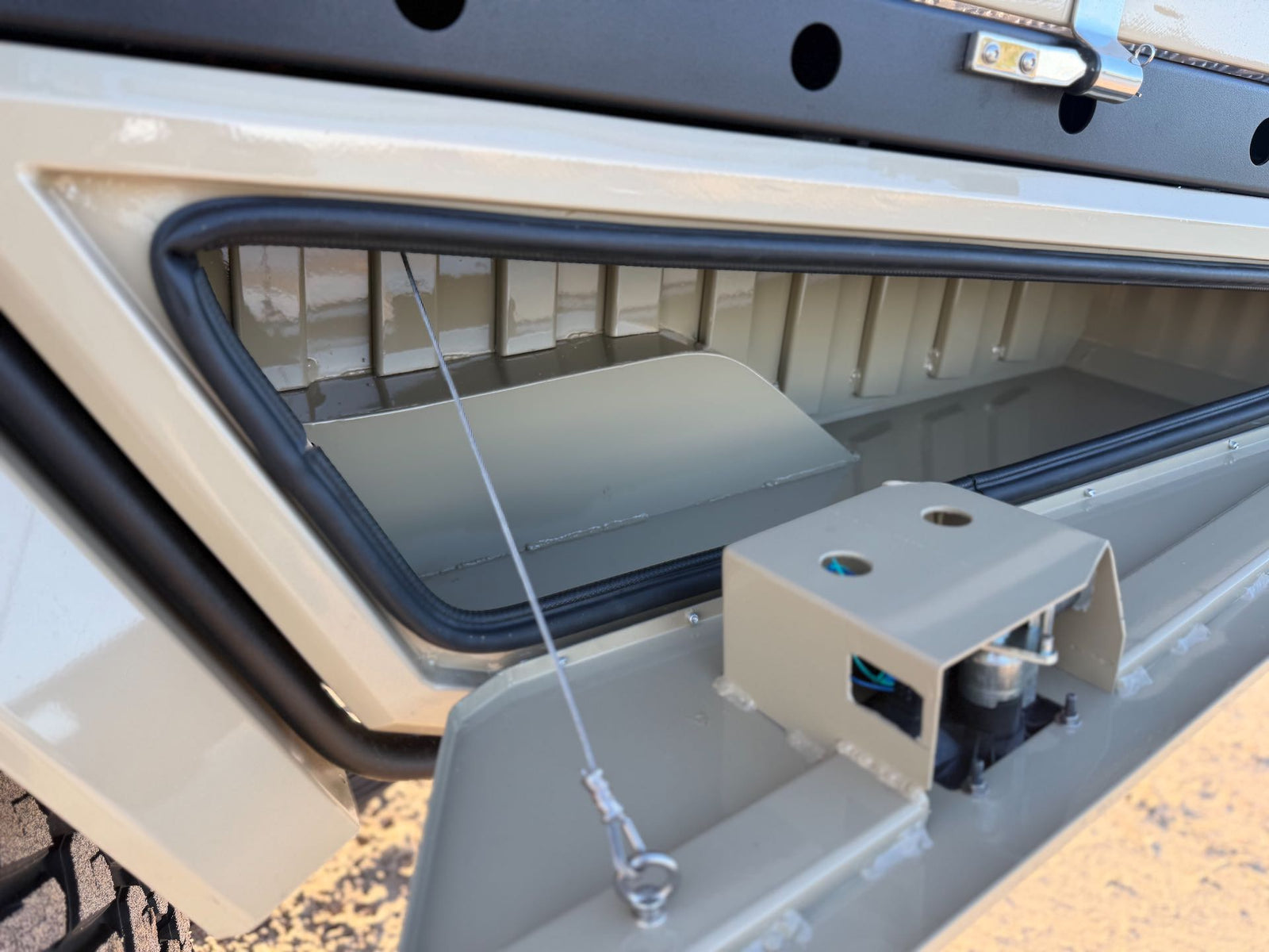 1850 Dual Cab Tray 79 Series - photo 39